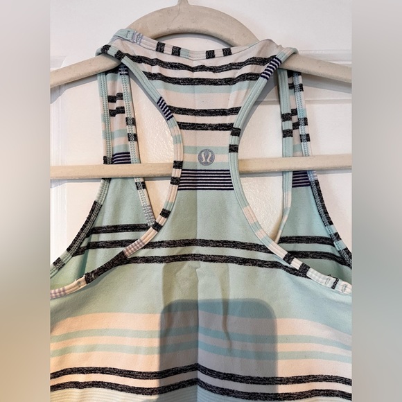 Lulu lemon Striped workout top - Picture 2 of 3